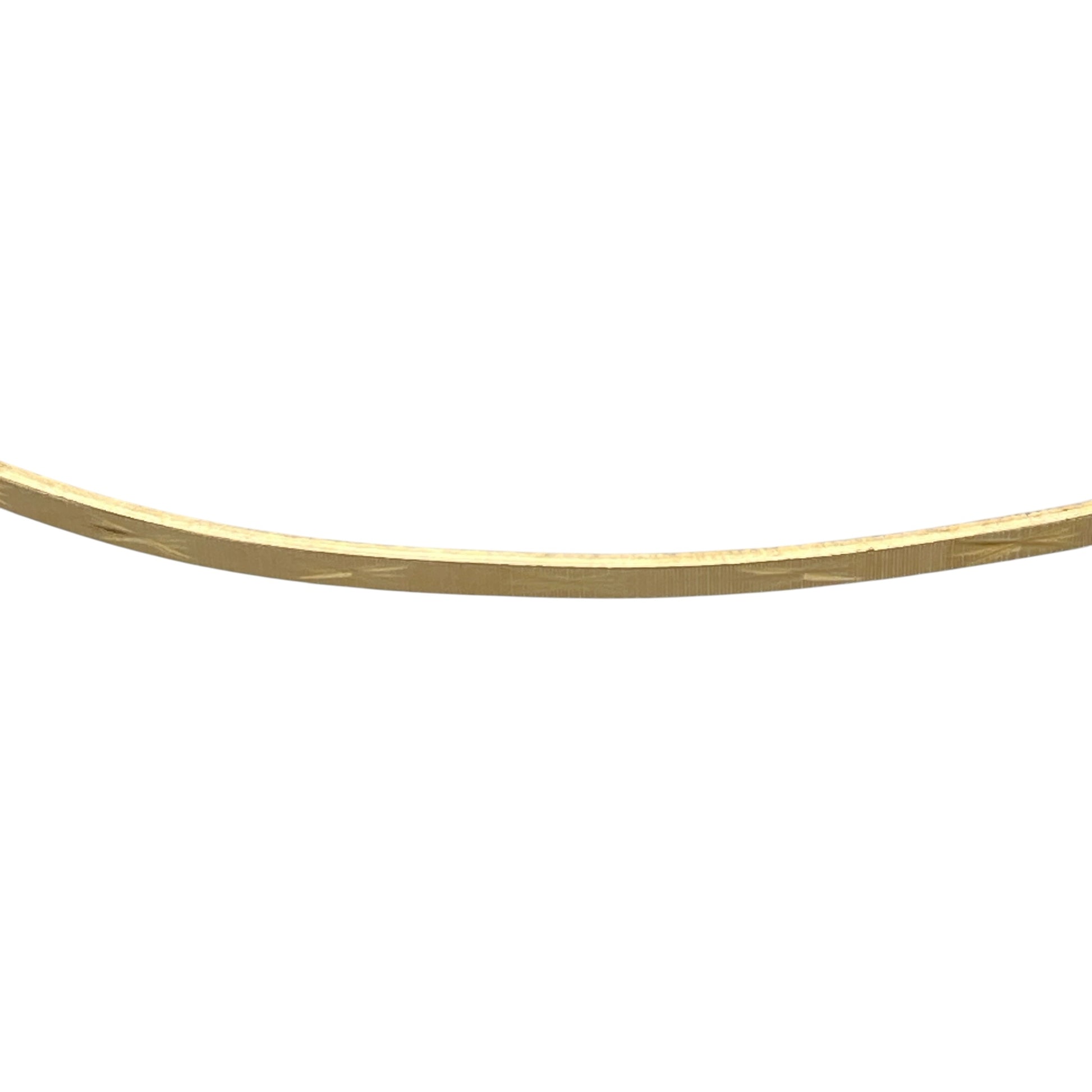 This pre-owned 9ct yellow solid gold patterned bangle is a delicate design, featuring decorative detailing around the slim band.

Design: Featuring a slim bangle design with patterned detailing, this piece has a classic decorative finish in warm 9ct yellow gold.
Material: Made from solid 9-carat yellow gold.
Bangle Detail: Bangle measures approximately 1mm wide with a diameter of approximately 6.5cm.
Size & Weight: Approximately 6.5cm in diameter. Total weight 1.60 grams.
