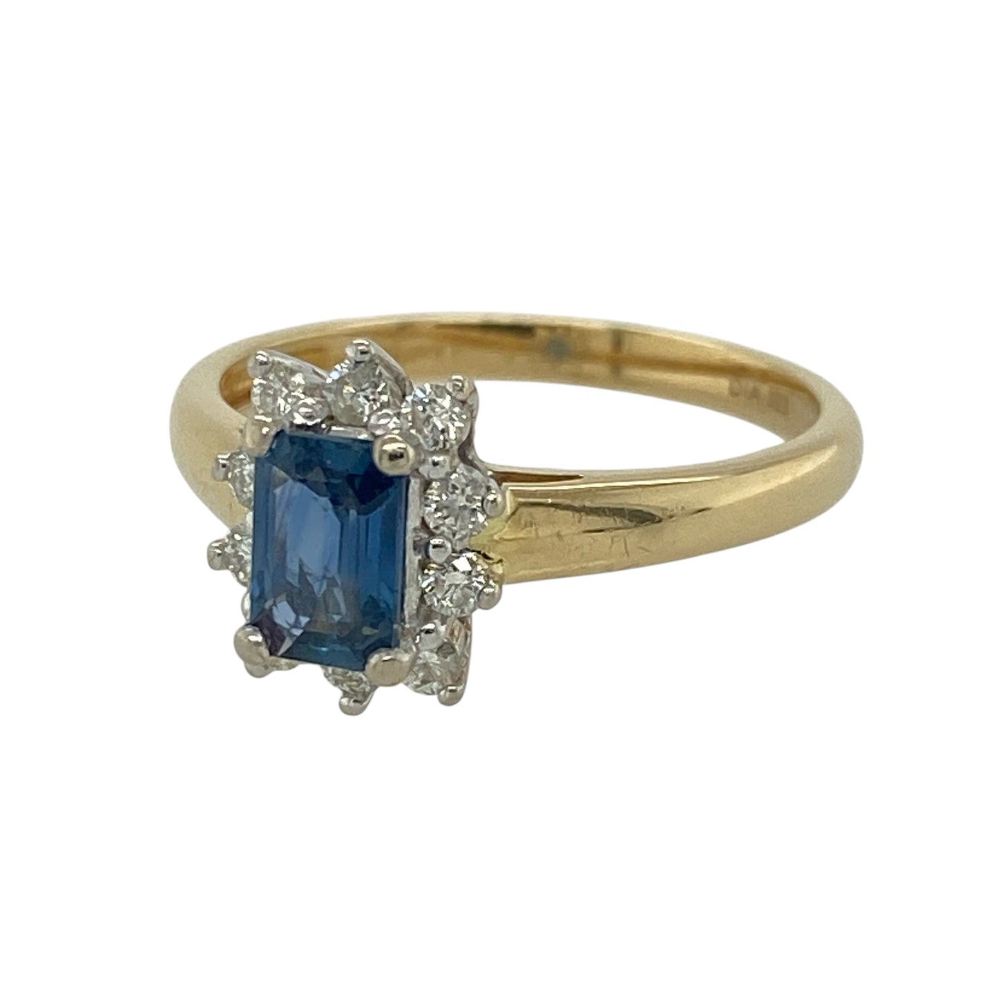 This pre-owned 18ct yellow gold diamond and sapphire cluster ring is a classic gemstone design, featuring a rectangular sapphire surrounded by diamonds.

Design: Featuring a rectangular sapphire as the centre stone with diamonds set around the outside, this ring combines a traditional cluster design with the warm finish of 18ct yellow gold.
Material: Made from 18-carat yellow gold.
Gemstone Detail: Centre rectangular sapphire measures approximately 6mm by 4mm with diamonds set around.