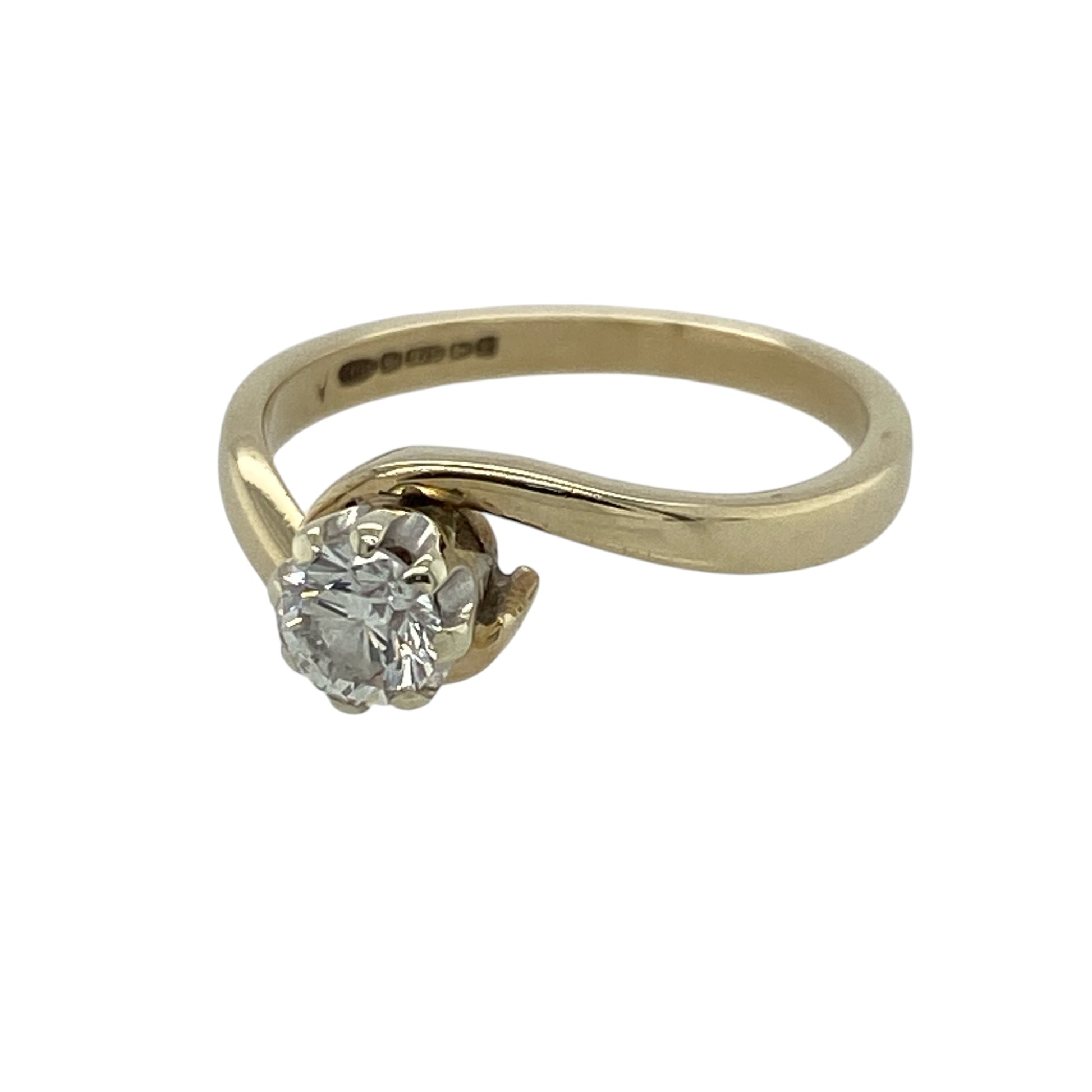 This pre-owned 9ct yellow gold diamond solitaire twist ring is an elegant design, featuring a brilliant cut diamond within a flowing twist setting.

Design: Featuring a classic solitaire diamond within a twist-style setting, this ring combines a flowing design with the warm finish of 9ct yellow gold.
Material: Made from 9-carat yellow gold.
Gemstone Detail: Brilliant cut diamond weighing approximately 0.25ct.
Ring Detail: Solitaire twist-style design.
Size & Weight: Ring size H. Total weight 1.70 grams.