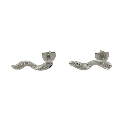 These pre-owned 9ct white gold diamond twisted bar stud earrings are a stylish design, combining a curved twisted shape with diamond detailing.

Design: Featuring a twisted bar design set with diamonds, these stud earrings have a contemporary shape finished in 9ct white gold.
Material: Made from 9-carat white gold.
Gemstone Detail: Set with diamonds.
Earring Detail: Twisted bar stud design.
Size & Weight: Total weight 1 gram.