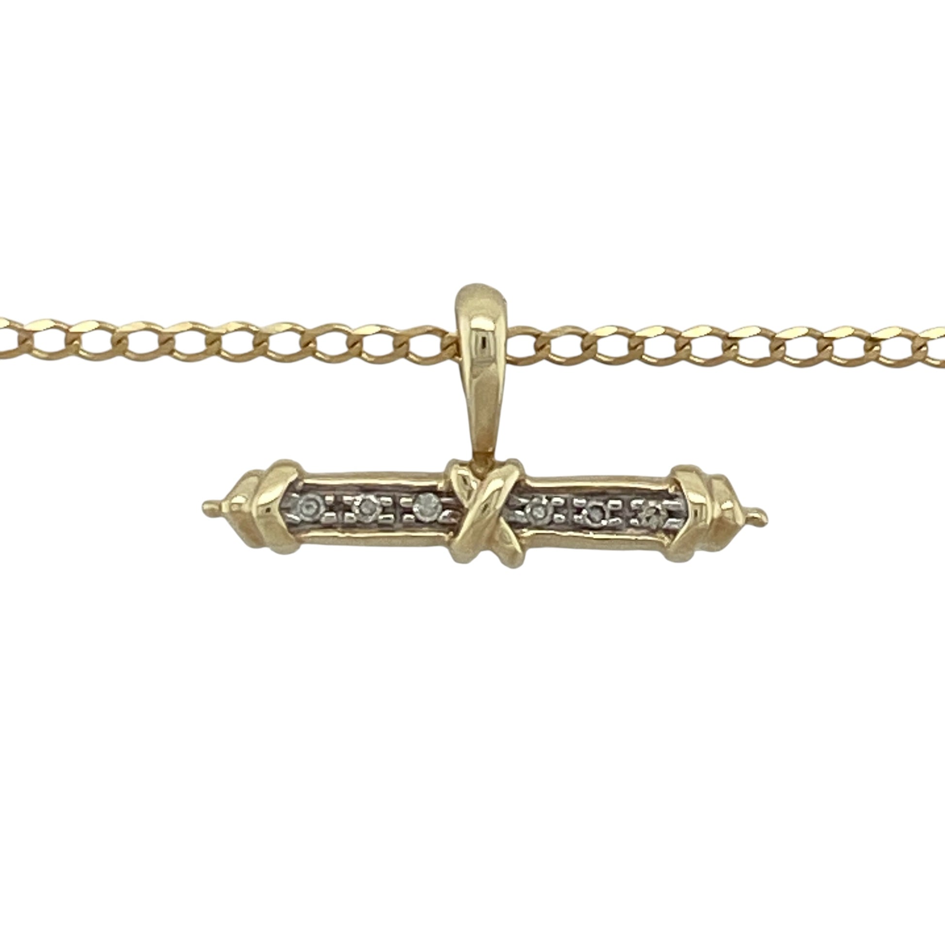 This pre-owned 9ct yellow gold diamond T-bar pendant necklace is a distinctive design, featuring diamond detailing and suspended from a classic curb chain.

Design: Featuring a T-bar shaped pendant with diamond detailing, this necklace combines a contemporary design with the warm finish of 9ct yellow gold.
Material: Made from 9-carat yellow gold.
Gemstone Detail: T-bar pendant set with diamonds.
Pendant Detail: Pendant measures approximately 1.1cm long including the bail.