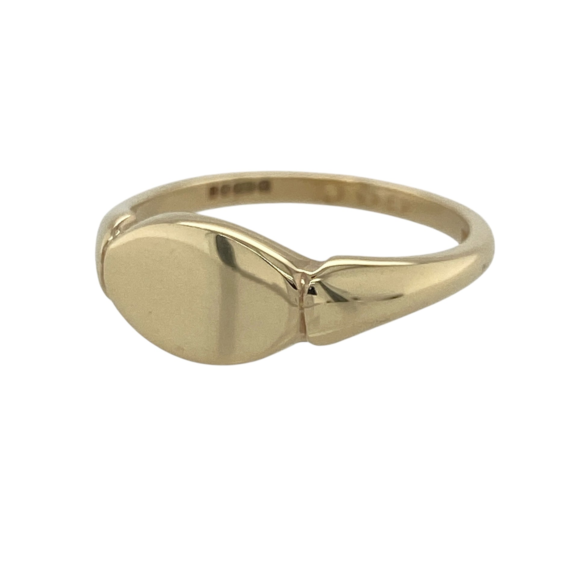This pre-owned 9ct yellow gold oval signet ring is a classic design, featuring a simple oval-shaped face.

Design: Featuring a traditional oval signet design, this ring has a timeless profile finished in warm 9ct yellow gold.
Material: Made from 9-carat yellow gold.
Ring Detail: Oval front measuring approximately 7mm high.
Size & Weight: Ring size N to O. Total weight 3.20 grams.

A classic pre-owned 9ct yellow gold oval signet ring, perfect for everyday wear or adding to any jewellery collection.