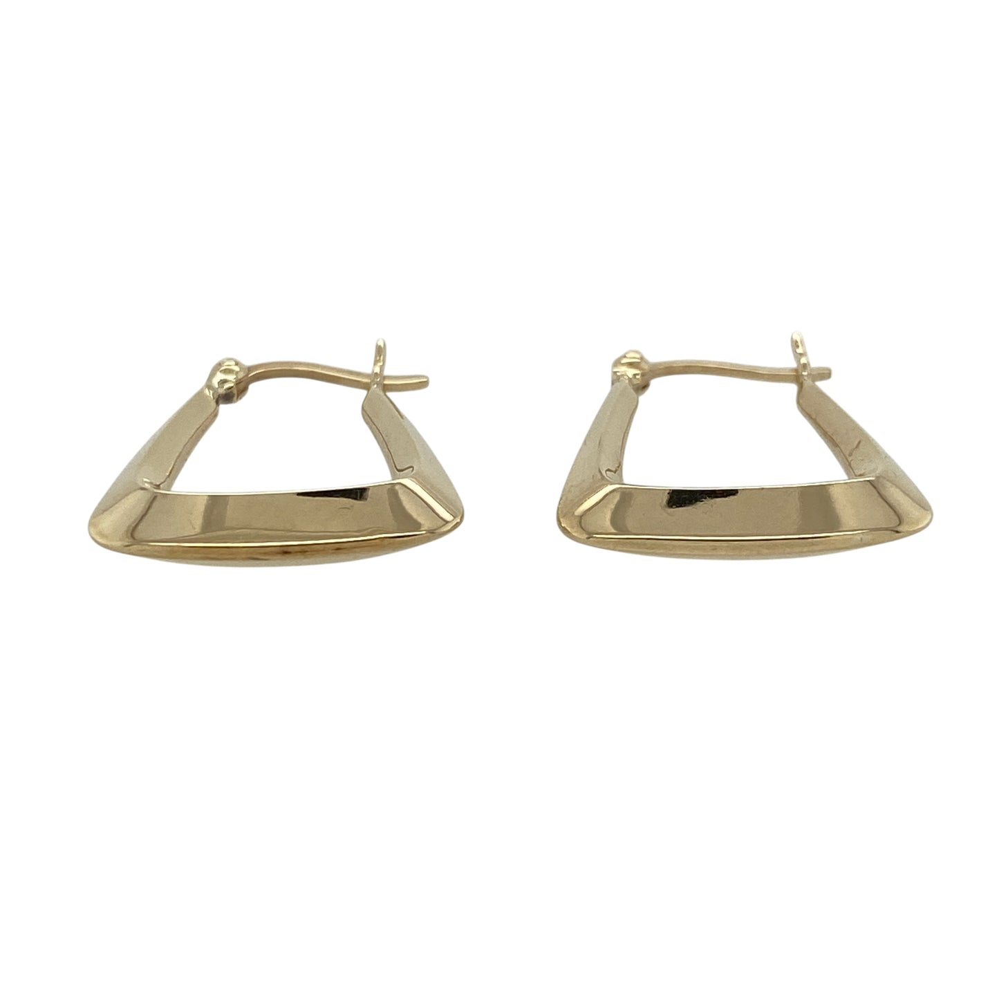 These pre-owned 9ct yellow gold handbag creole earrings are a distinctive design, featuring a curved handbag-style shape.

Design: Featuring a handbag-style creole design, these earrings have a distinctive curved profile finished in warm 9ct yellow gold.
Material: Made from 9-carat yellow gold.
Earring Detail: Handbag-style creole earring design.
Size & Weight: Total weight 1.50 grams.
