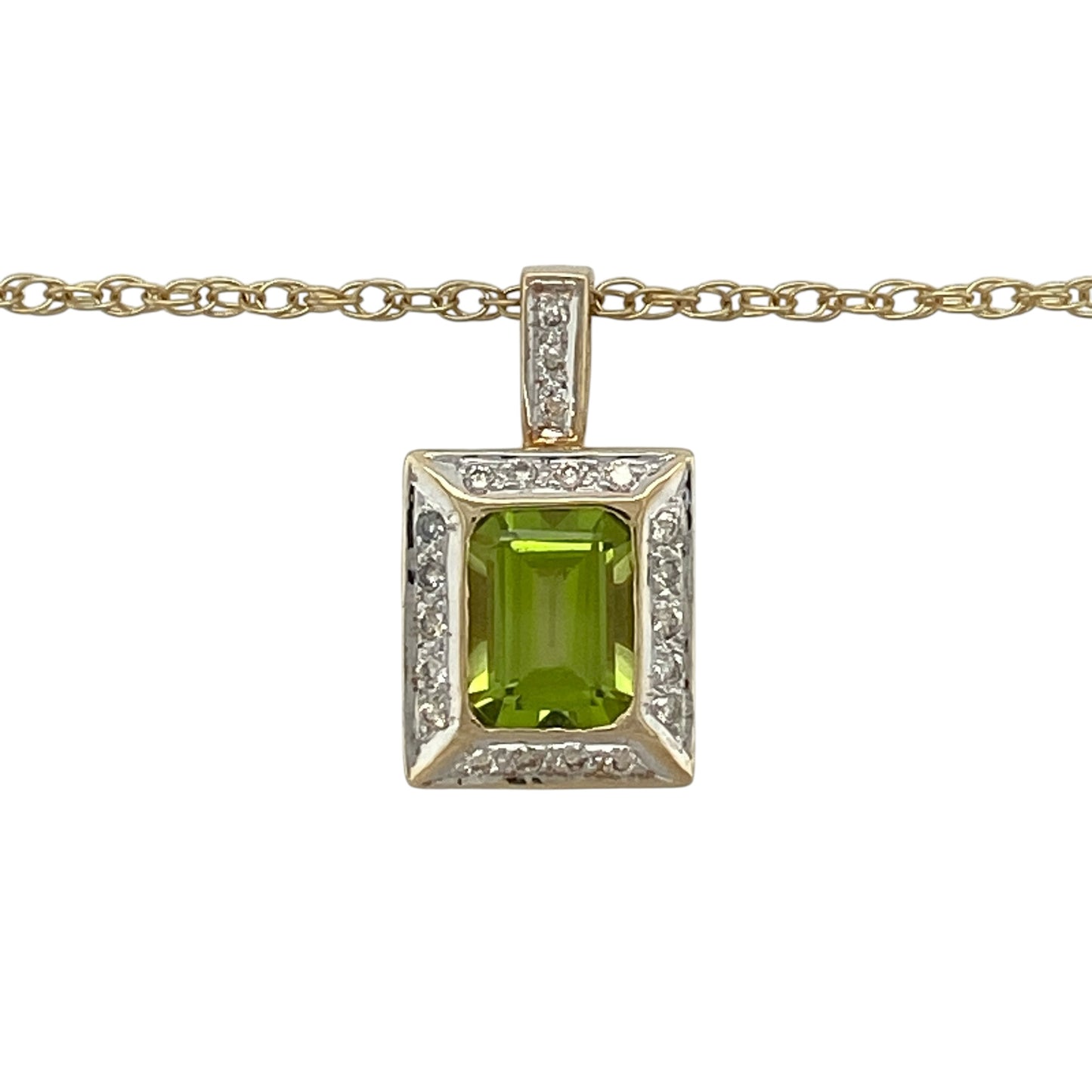 This pre-owned 9ct yellow gold diamond and peridot rectangle pendant necklace is a colourful gemstone design, featuring a rectangular peridot with diamond detailing.

Design: Featuring a rectangular peridot with diamond detailing, this pendant is suspended from an 18-inch Prince of Wales chain and finished in warm 9ct yellow gold.
Material: Made from 9-carat yellow gold.
Gemstone Detail: Rectangular peridot stone measuring approximately 8mm by 6mm with diamond detailing.