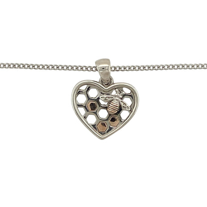 This pre-owned Clogau Heart Honeybee pendant necklace is a charming two-tone design, combining 925 silver with signature 9ct rose gold detailing.

Design: Featuring a heart-shaped pendant with a decorative honeybee design, this Clogau necklace combines polished silver with contrasting rose gold detailing on an adjustable curb chain.
Material: Made from 925 sterling silver with 9-carat rose gold detailing.
Pendant Detail: Heart Honeybee pendant measures approximately 2cm long including the bail.