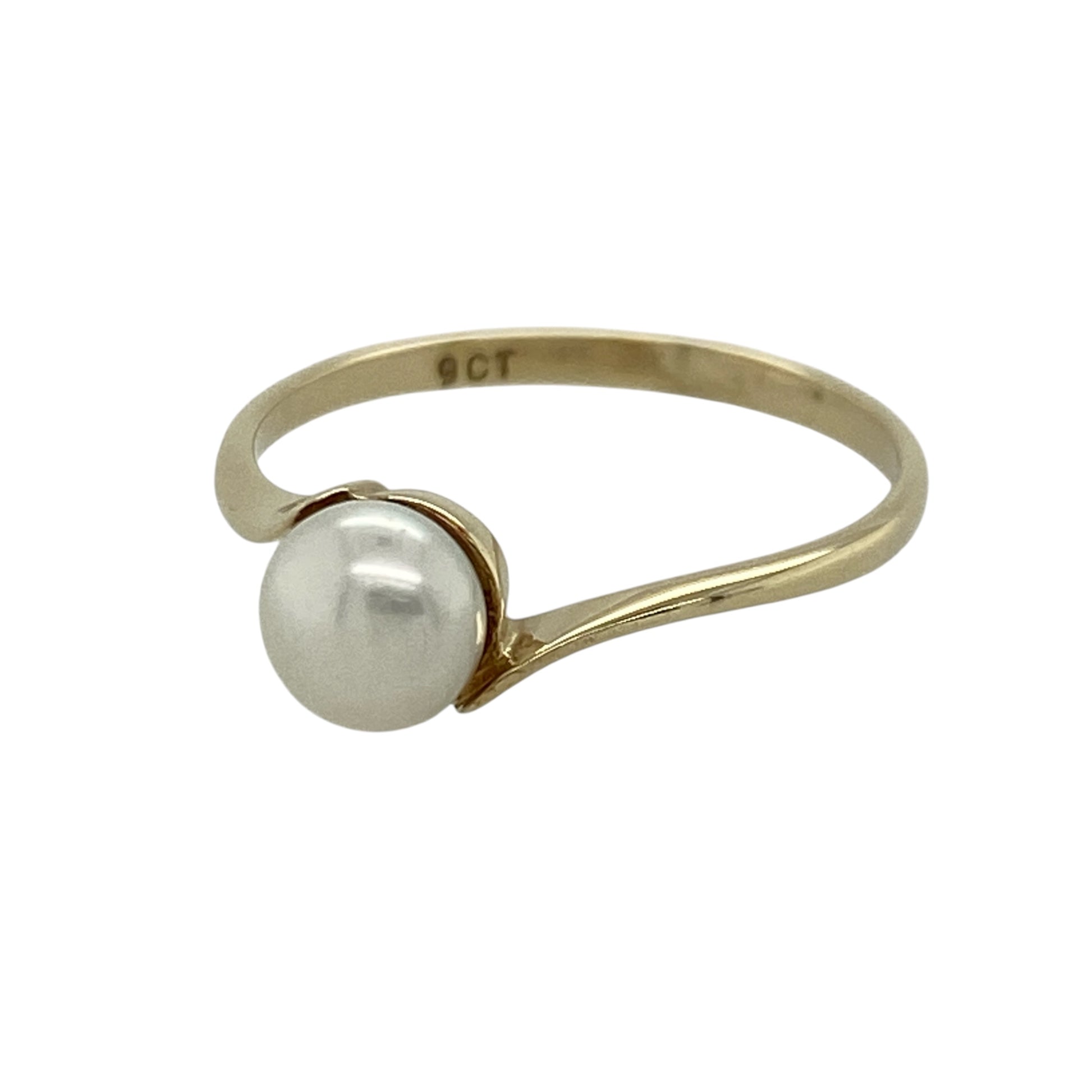 This pre-owned 9ct yellow gold pearl ring is a classic design, featuring pearl detailing complemented by the warm tone of yellow gold.

Design: Featuring round pearls set in a classic design, this ring combines the soft tones of pearl with warm 9ct yellow gold.
Material: Made from 9-carat yellow gold.
Gemstone Detail: Pearls each measuring approximately 6mm in diameter.
Ring Detail: Pearl set ring design.
Size & Weight: Ring size N. Total weight 1.20 grams.