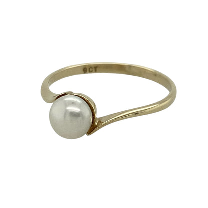 This pre-owned 9ct yellow gold pearl ring is a classic design, featuring pearl detailing complemented by the warm tone of yellow gold.

Design: Featuring round pearls set in a classic design, this ring combines the soft tones of pearl with warm 9ct yellow gold.
Material: Made from 9-carat yellow gold.
Gemstone Detail: Pearls each measuring approximately 6mm in diameter.
Ring Detail: Pearl set ring design.
Size & Weight: Ring size N. Total weight 1.20 grams.
