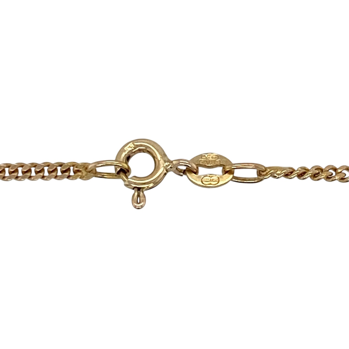 This pre-owned 9ct yellow gold curb chain is a classic and versatile design, featuring traditional curb links in a warm yellow gold finish.

Design: Featuring a traditional curb link design, this chain has a classic profile suitable for wearing alone or with a pendant.
Material: Made from 9-carat yellow gold.
Chain Detail: Curb links measure approximately 2mm wide.
Size & Weight: Approximately 22 inches long. Total weight 4.90 grams.