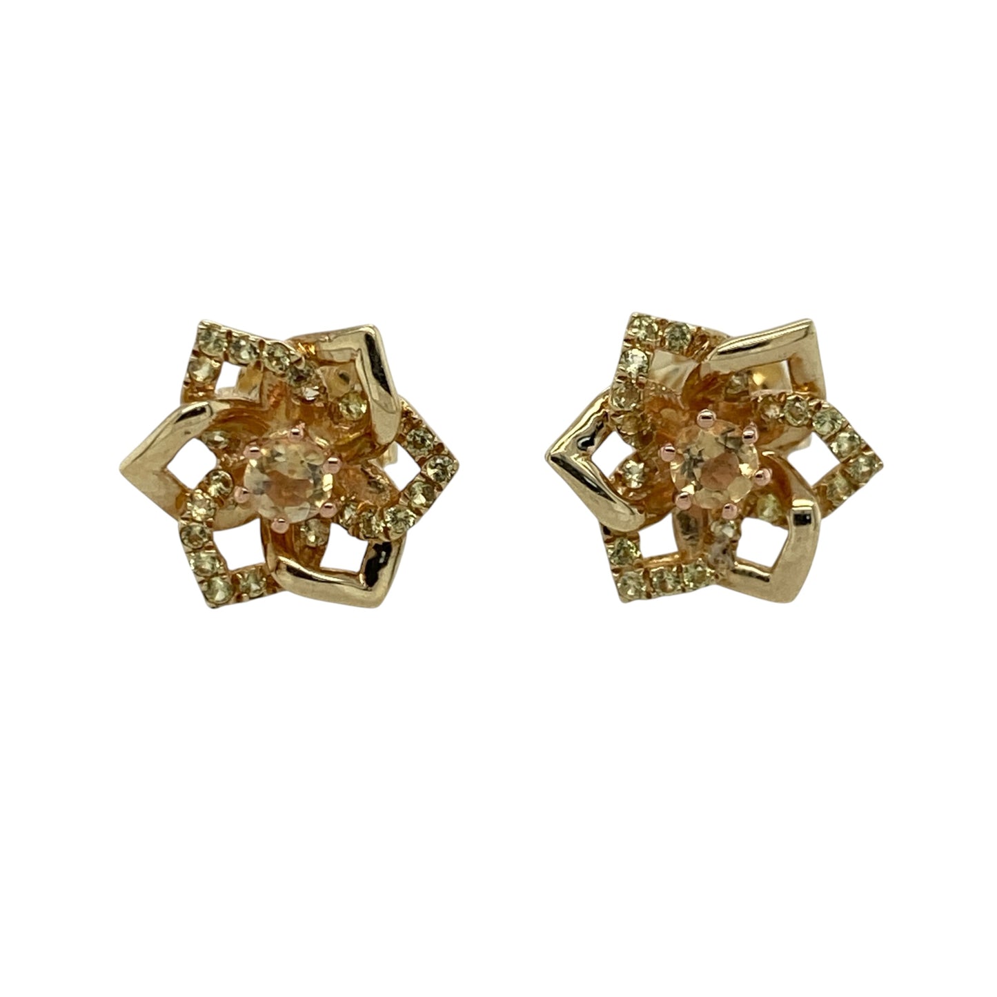 These pre-owned Clogau flower stud earrings are a colourful floral design, combining 9ct yellow and rose gold with yellow stone detailing.

Design: Featuring a decorative flower design with a yellow stone centre, these Clogau stud earrings combine yellow and rose gold for a distinctive two-tone finish.
Material: Made from 9-carat yellow and rose gold.
Gemstone Detail: Set with yellow stones.
Earring Detail: Clogau flower stud earring design.
Size & Weight: Total weight 2.20 grams.
