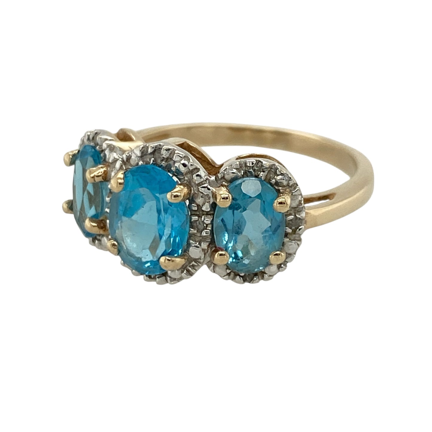 This pre-owned 9ct yellow gold diamond and blue topaz trilogy cluster ring is a colourful statement design, featuring three oval blue topaz stones surrounded by diamond detailing.

Design: Featuring three oval blue topaz stones in a trilogy arrangement, each surrounded by diamonds, this ring combines bright blue tones with the warm finish of 9ct yellow gold.
Material: Made from 9-carat yellow gold.