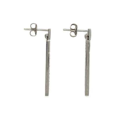 These pre-owned 9ct white gold diamond bar drop earrings are a sleek and elegant design, featuring diamond detailing in a modern drop style.

Design: Featuring a bar-shaped drop design with diamond detailing, these earrings have a sleek finish in 9ct white gold.
Material: Made from 9-carat white gold.
Gemstone Detail: Set with diamonds.
Earring Detail: Bar-style drop earring design.
Size & Weight: Total weight 3.40 grams.