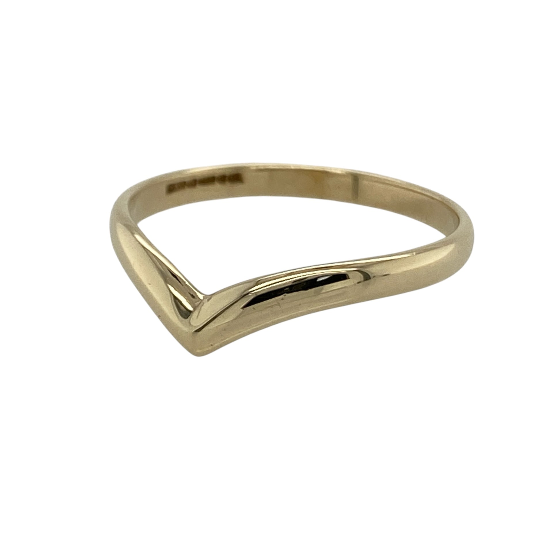 This pre-owned 9ct yellow gold wishbone ring is a classic design, featuring a simple curved profile in warm yellow gold.

Design: Featuring a traditional wishbone shape, this ring has a simple curved design finished in warm 9ct yellow gold.
Material: Made from 9-carat yellow gold.
Ring Detail: Wishbone band measuring approximately 3mm wide.
Size & Weight: Ring size R. Total weight 1.60 grams.