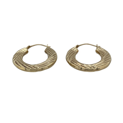 These pre-owned 9ct yellow gold textured oval creole earrings are a classic design, featuring decorative textured detailing.

Design: Featuring an oval creole shape with textured detailing, these earrings have a decorative finish in warm 9ct yellow gold.
Material: Made from 9-carat yellow gold.
Earring Detail: Textured oval creole earring design.
Size & Weight: Total weight 1.20 grams.