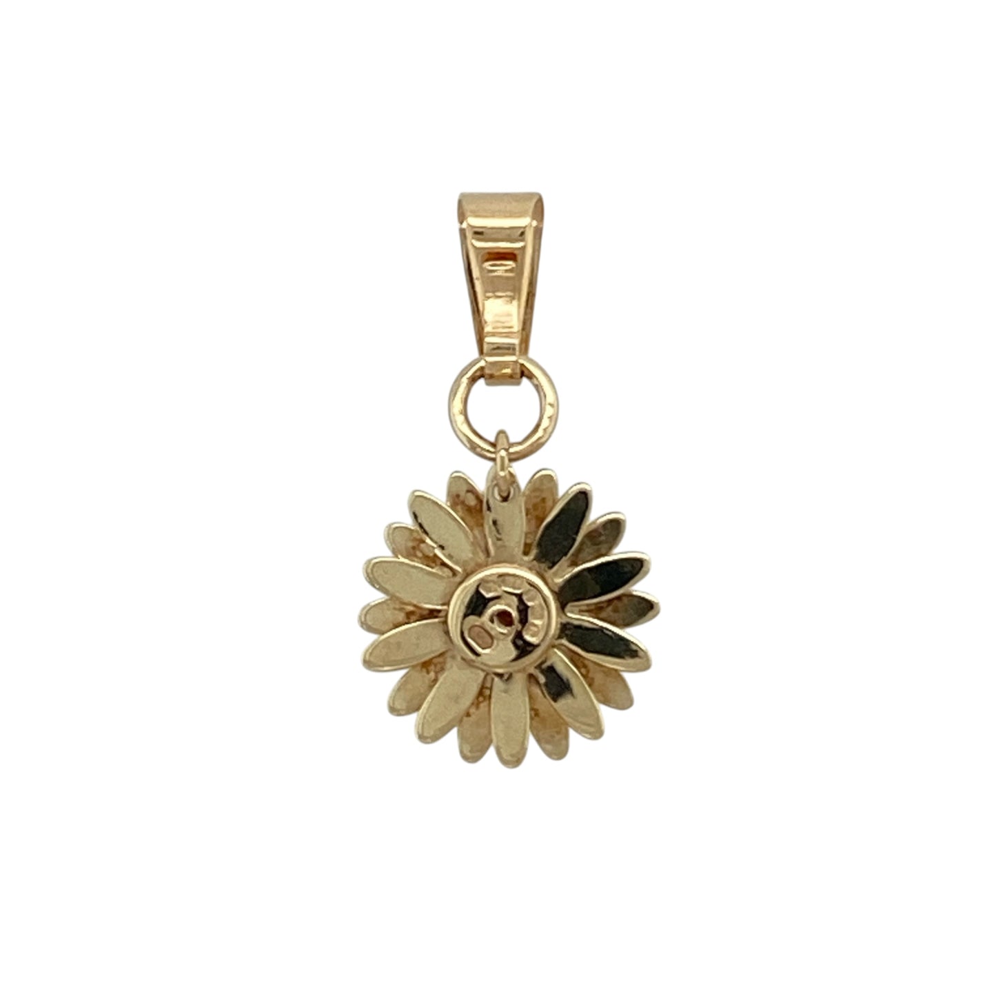 This pre-owned 9ct yellow and rose gold Clogau daisy pendant is a charming floral design, featuring contrasting gold tones.

Design: Featuring a decorative daisy design, this Clogau pendant combines warm yellow gold with contrasting rose gold detailing.
Material: Made from 9-carat yellow and rose gold.
Pendant Detail: Clogau daisy pendant with a bail measuring approximately 6mm by 2mm.
Size & Weight: Total weight 1.40 grams.