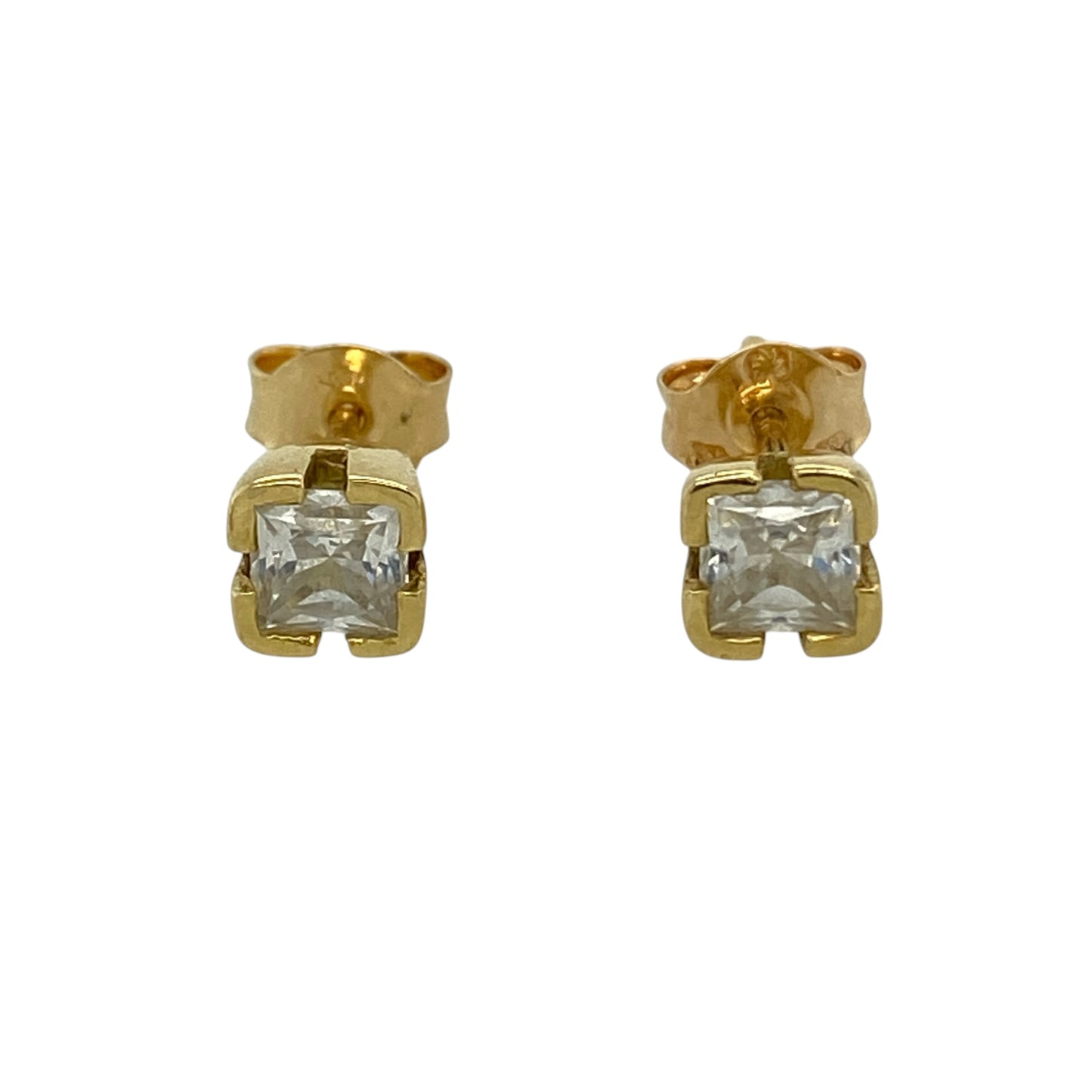 These pre-owned 18ct yellow gold cubic zirconia square stud earrings are a classic stone-set design, featuring square cubic zirconia stones in warm yellow gold.

Design: Featuring a simple square stone-set design, these stud earrings have a classic finish in warm 18ct yellow gold.
Material: Made from 18-carat yellow gold.
Gemstone Detail: Square cubic zirconia stones each measuring approximately 4mm by 4mm.
Earring Detail: Square stud earring design.
Size & Weight: Total weight 2 grams.