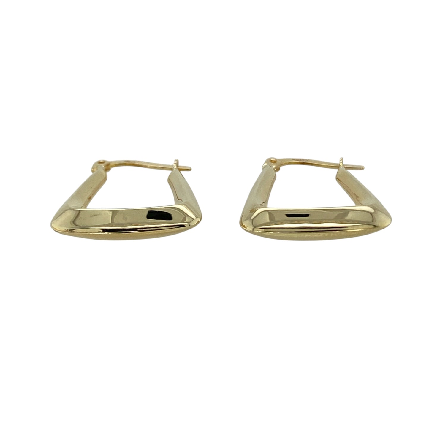 These pre-owned 9ct yellow gold handbag creole earrings are a classic design, featuring a distinctive curved profile in warm yellow gold.

Design: Featuring a traditional handbag creole shape, these earrings have a simple and classic finish in warm 9ct yellow gold.
Material: Made from 9-carat yellow gold.
Earring Detail: Handbag creole earring design.
Size & Weight: Total weight 1.20 grams.