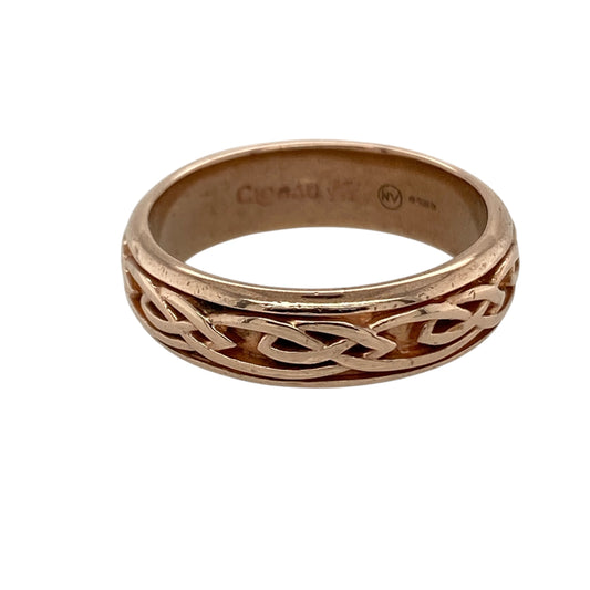 Add symbolic heritage and timeless style to your collection with this pre-owned 9ct rose gold Clogau Annwyl Celtic knot band ring—elegant, meaningful, and rich in Welsh tradition.

Design: The ring features an intricate Celtic knot pattern encircling the 5mm wide band, representing love, loyalty, and eternity.
Material: Made from 9-carat rose gold, the polished finish brings warmth and depth to the detailed knotwork, reflecting the signature Clogau craftsmanship.