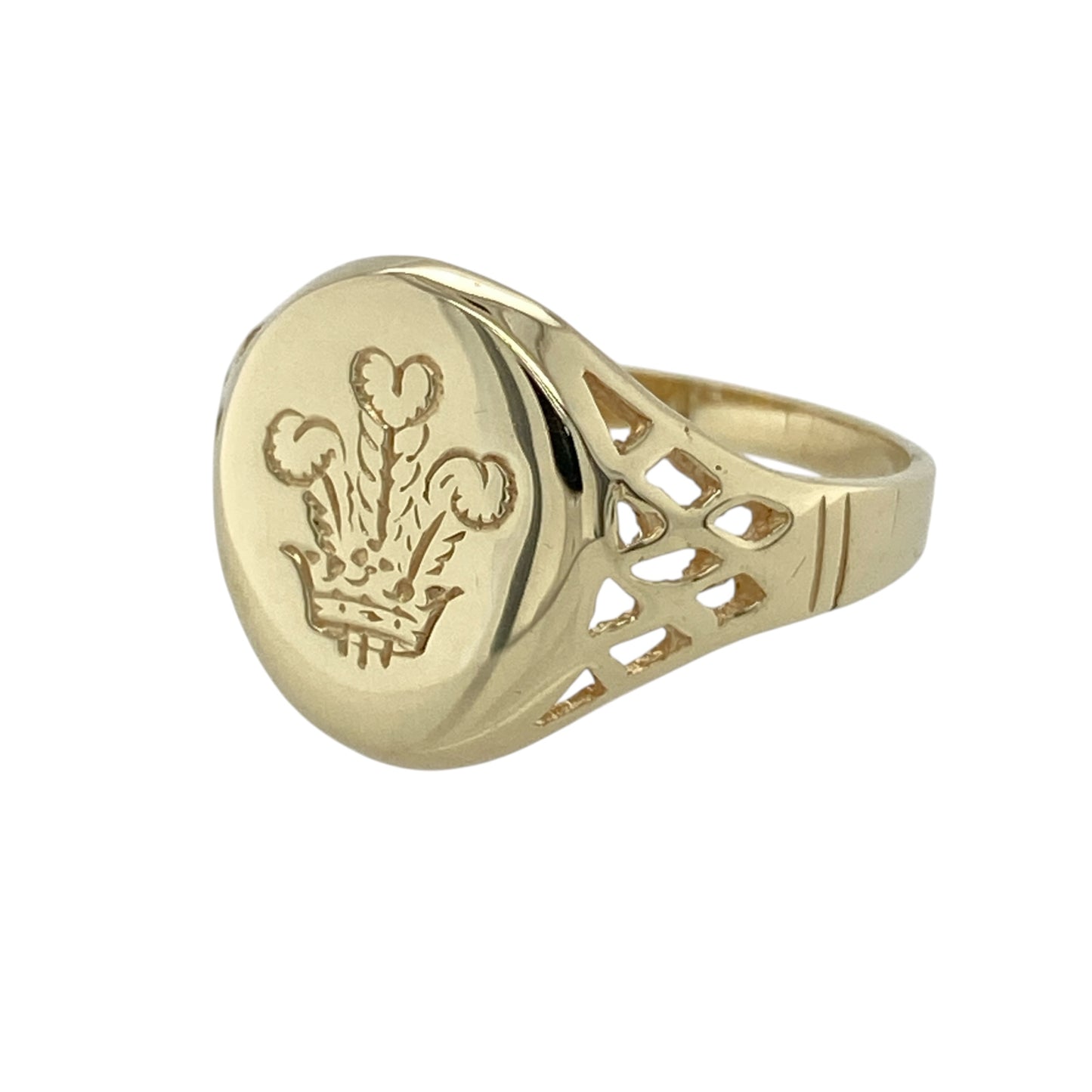 This pre-owned 9ct yellow gold Welsh Three Feathers oval signet ring is a distinctive Welsh-inspired design, featuring the traditional Three Feathers emblem with decorative open shoulders.

Design: Featuring the Welsh Three Feathers emblem on an oval signet face, this ring has open basket-style shoulders and is finished in warm 9ct yellow gold.
Material: Made from 9-carat yellow gold.