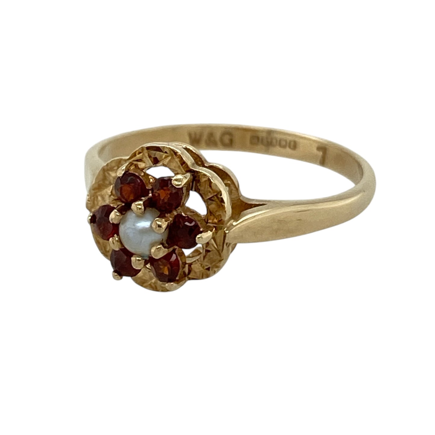 This pre-owned 9ct yellow gold seed pearl and garnet flower cluster ring is a decorative gemstone design, featuring a central pearl surrounded by rich red garnets.

Design: Featuring a flower-shaped cluster design with a seed pearl at the centre and garnets forming the surrounding petals, this ring is finished in warm 9ct yellow gold.
Material: Made from 9-carat yellow gold.
