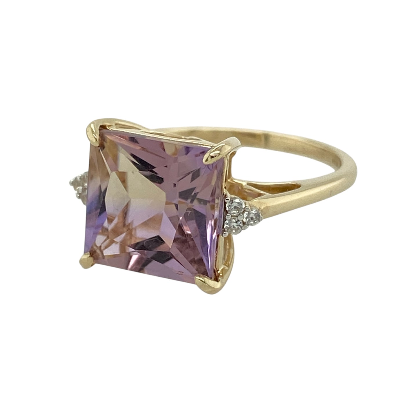 This pre-owned 9ct yellow gold ametrine and cubic zirconia ring is a colourful gemstone design, featuring a large square ametrine with cubic zirconia detailing.

Design: Featuring a square ametrine centre stone with small cubic zirconia stones set on either side, this ring combines colourful gemstone tones with the warm finish of 9ct yellow gold.
Material: Made from 9-carat yellow gold.