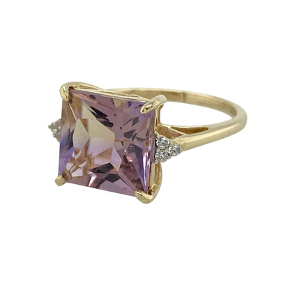 This pre-owned 9ct yellow gold ametrine and cubic zirconia ring is a colourful gemstone design, featuring a large square ametrine with cubic zirconia detailing.

Design: Featuring a square ametrine centre stone with small cubic zirconia stones set on either side, this ring combines colourful gemstone tones with the warm finish of 9ct yellow gold.
Material: Made from 9-carat yellow gold.