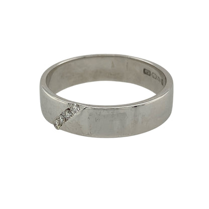 This pre-owned 18ct white gold diamond band ring is a classic design, featuring a diagonal row of four diamonds across the band.

Design: Featuring a wide band with four small diamonds set in a diagonal row, this ring has a simple geometric design finished in 18ct white gold.
Material: Made from 18-carat white gold.
Gemstone Detail: Set with four small diamonds in a diagonal arrangement.
Ring Detail: Band measures approximately 5mm wide.
Size & Weight: Ring size O. Total weight 4.40 grams.