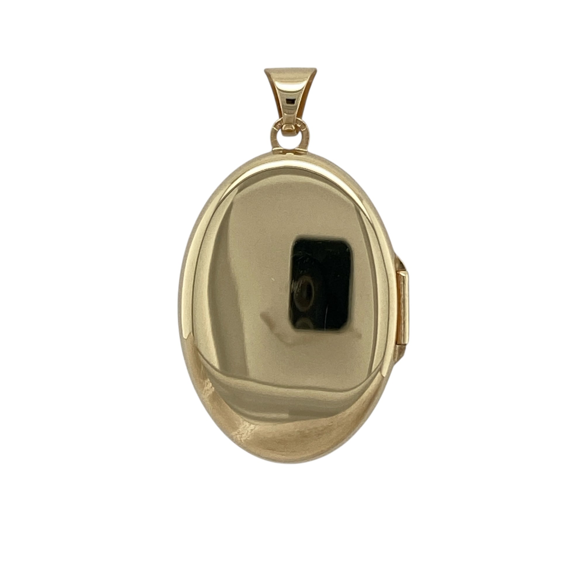 This pre-owned 9ct gold oval bunch of flowers locket is a classic decorative design, featuring floral detailing across the front.

Design: Featuring an oval locket design decorated with a bunch of flowers motif, this piece has a traditional floral finish in 9ct gold.
Material: Made from 9-carat gold.
Locket Detail: Oval bunch of flowers locket with a bail measuring approximately 5mm by 3mm.
Size & Weight: Total weight 3.10 grams.