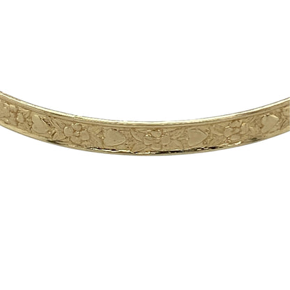 This pre-owned 9ct yellow gold flower and heart patterned expanding bangle is a decorative design, featuring a combination of floral and heart detailing.

Design: Featuring flower and heart patterned detailing, this expanding bangle has a decorative finish in warm 9ct yellow gold.
Material: Made from 9-carat yellow gold.
Bangle Detail: Expanding bangle measuring approximately 3mm wide, with a diameter of approximately 3.5cm when closed and 4.5cm when fully expanded.
Size & Weight: Total weight 1.90 grams.