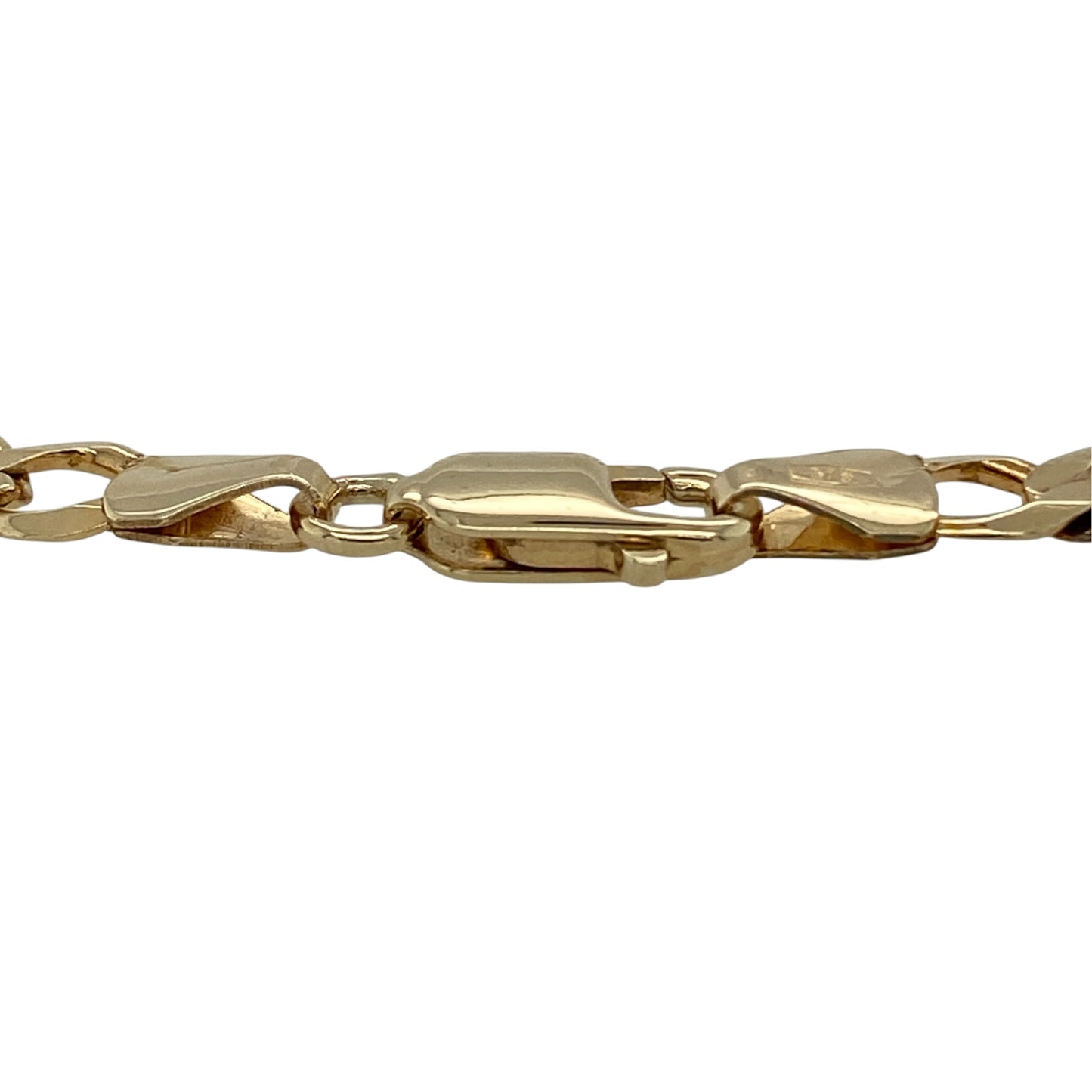 This pre-owned 9ct yellow gold curb bracelet is a classic design, featuring traditional curb links in a warm yellow gold finish.

Design: Featuring a traditional curb link design, this bracelet has a classic profile suitable for everyday wear.
Material: Made from 9-carat yellow gold.
Bracelet Detail: Curb links measure approximately 5mm wide.
Size & Weight: Bracelet measures approximately 7.5 inches long. Total weight 4.90 grams. 