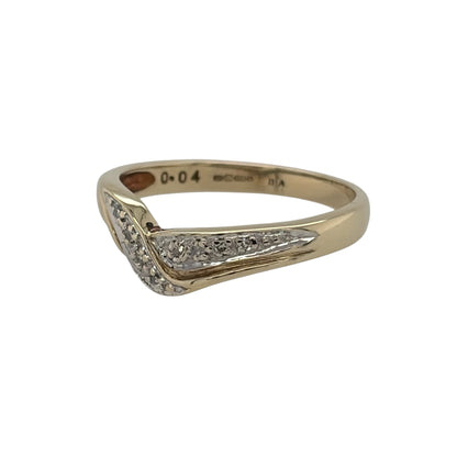 This pre-owned 9ct yellow gold diamond wishbone ring is a classic design, featuring diamond detailing within a curved wishbone shape.

Design: Featuring a traditional wishbone design with diamond detailing across the front, this ring has a curved profile finished in warm 9ct yellow gold.
Material: Made from 9-carat yellow gold.
Gemstone Detail: Set with diamonds across the front of the ring.
Ring Detail: Wishbone band measures approximately 4mm wide across the front.
