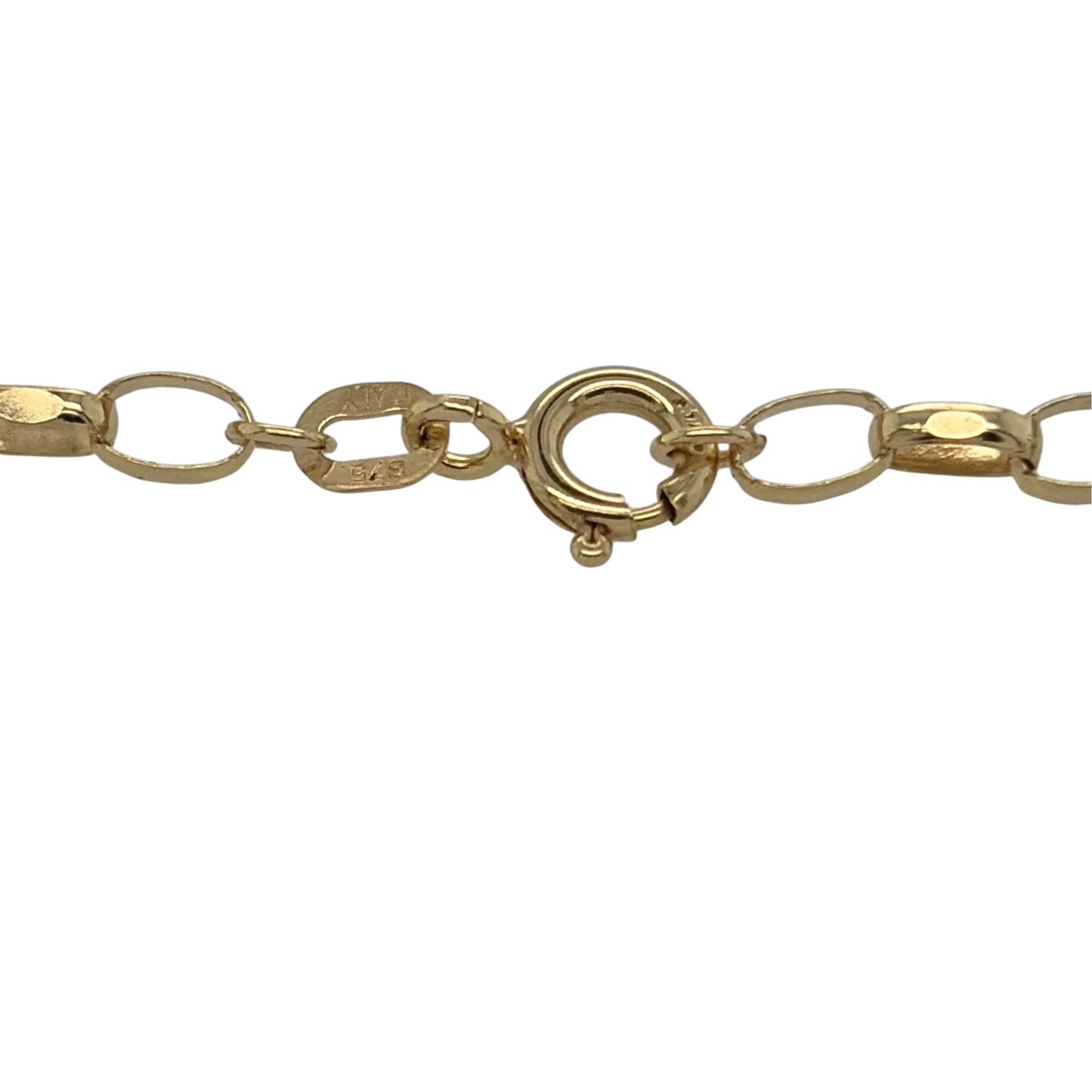 This pre-owned 9ct yellow gold Belcher bracelet is a classic and versatile design, featuring traditional rounded Belcher links.

Design: Featuring a traditional Belcher link design, this bracelet has a classic profile finished in warm 9ct yellow gold.
Material: Made from 9-carat yellow gold.
Bracelet Detail: Belcher links measure approximately 3mm wide.
Size & Weight: Bracelet measures approximately 7 inches long. Total weight 2 grams.