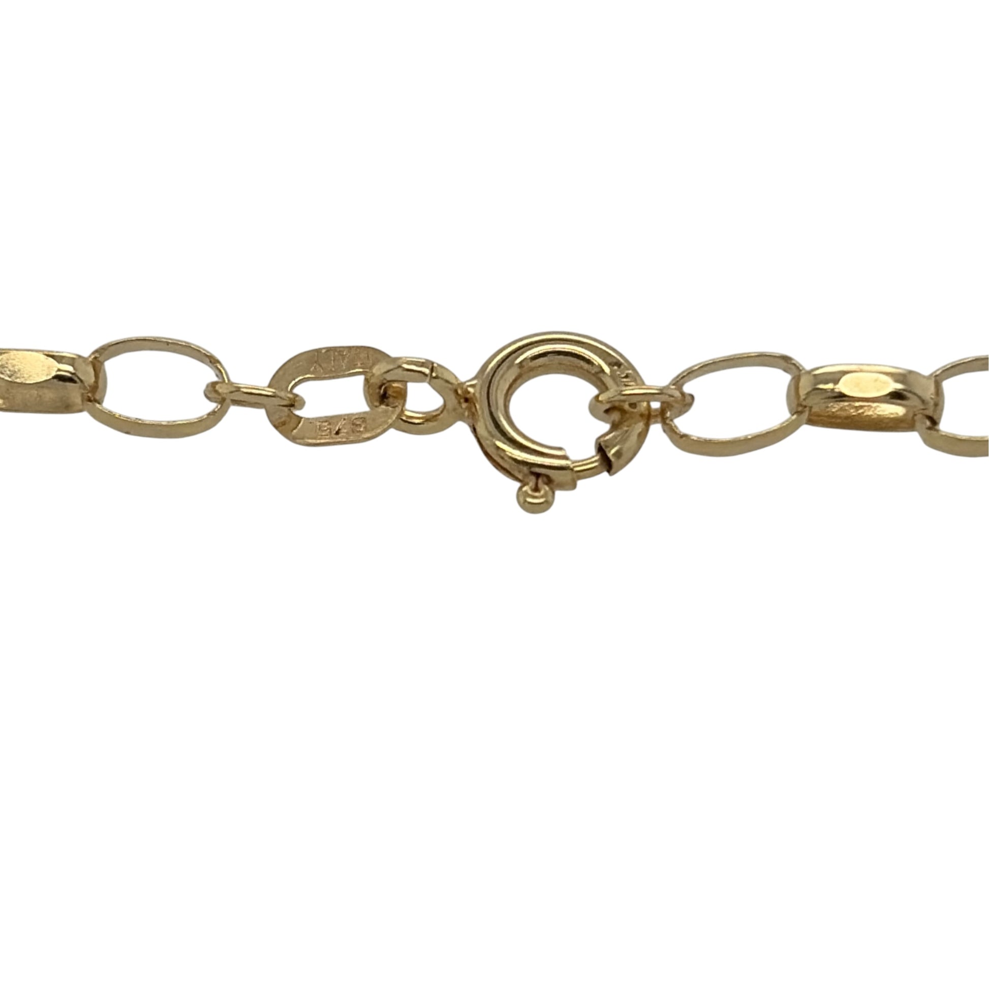 This pre-owned 9ct yellow gold Belcher bracelet is a classic and versatile design, featuring traditional rounded Belcher links.

Design: Featuring a traditional Belcher link design, this bracelet has a classic profile finished in warm 9ct yellow gold.
Material: Made from 9-carat yellow gold.
Bracelet Detail: Belcher links measure approximately 3mm wide.
Size & Weight: Bracelet measures approximately 7 inches long. Total weight 2 grams.