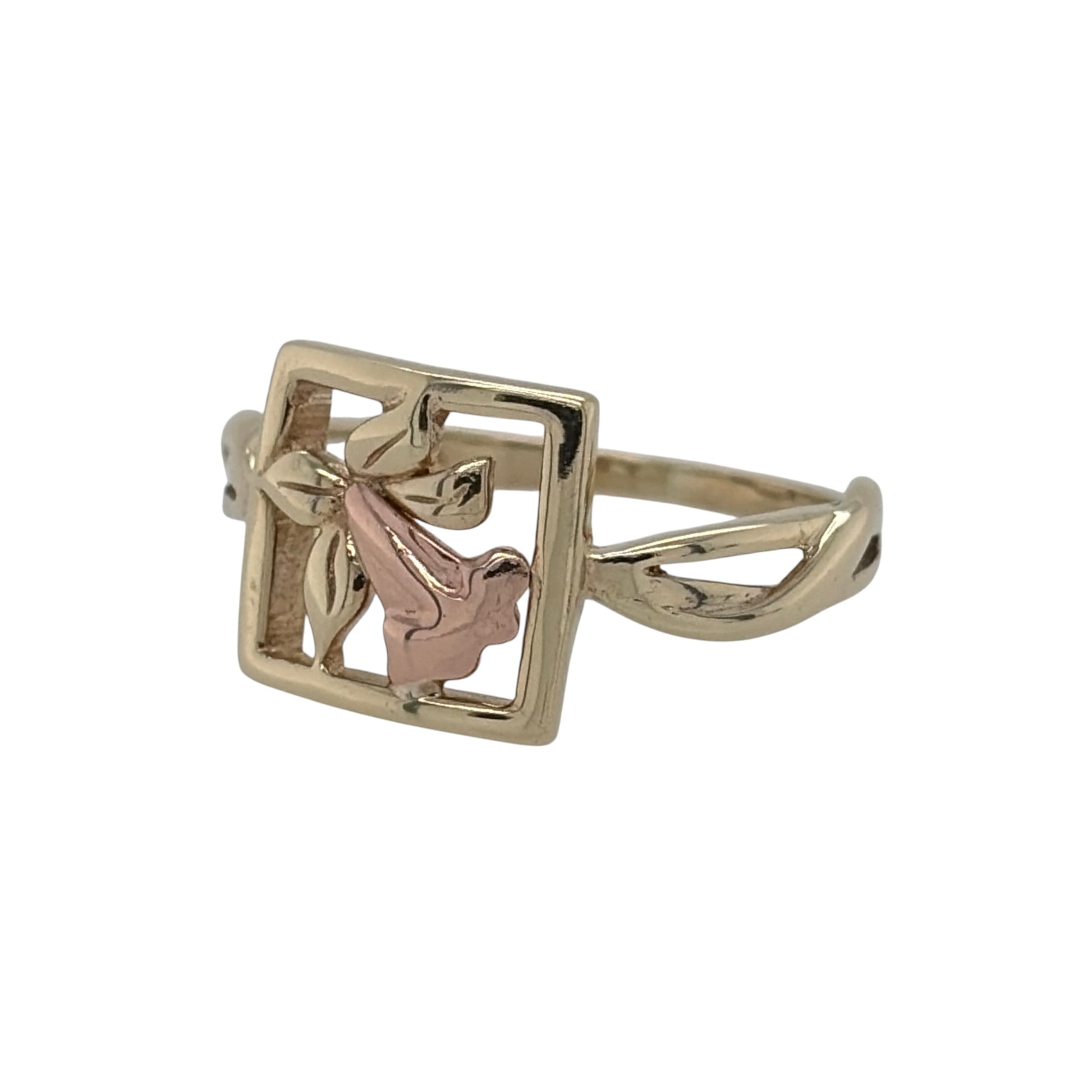 Bring Welsh heritage and graceful detail to your jewellery collection with this pre-owned 9ct yellow and rose gold Clogau daffodil ring — a beautifully symbolic piece inspired by the national flower of Wales.

Design: The front of the ring measures 10mm high and features a delicate daffodil motif, showcasing soft petal detailing and the signature Clogau styling.
Material: Made from 9ct yellow and rose gold, the warm tones highlight the floral design and add a distinctive two-tone touch.