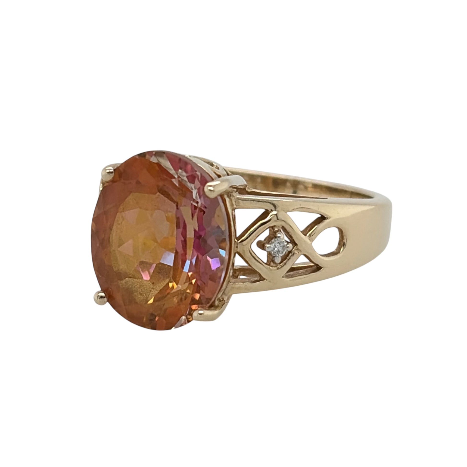 This pre-owned 9ct yellow gold diamond and orange stone ring is a distinctive dress ring, featuring a large oval mystic topaz-style stone with diamond-set open patterned shoulders.

Design: Featuring a large oval orange stone as the centrepiece, this ring has decorative open patterned shoulders with a diamond accent set on each side.
Material: Made from 9-carat yellow gold.