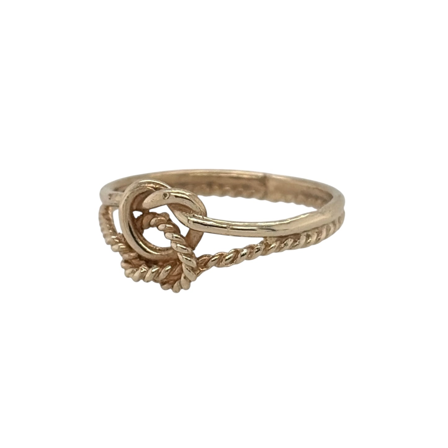 This pre-owned 9ct yellow gold rope-style knot ring is a classic decorative design, featuring intertwined detailing across the front.

Design: Featuring a rope-style knot design, this ring has an intertwined textured appearance finished in warm 9ct yellow gold.
Material: Made from 9-carat yellow gold.
Ring Detail: The front of the ring measures approximately 7mm high.
Size & Weight: Ring size F to G. Total weight 1 gram.
