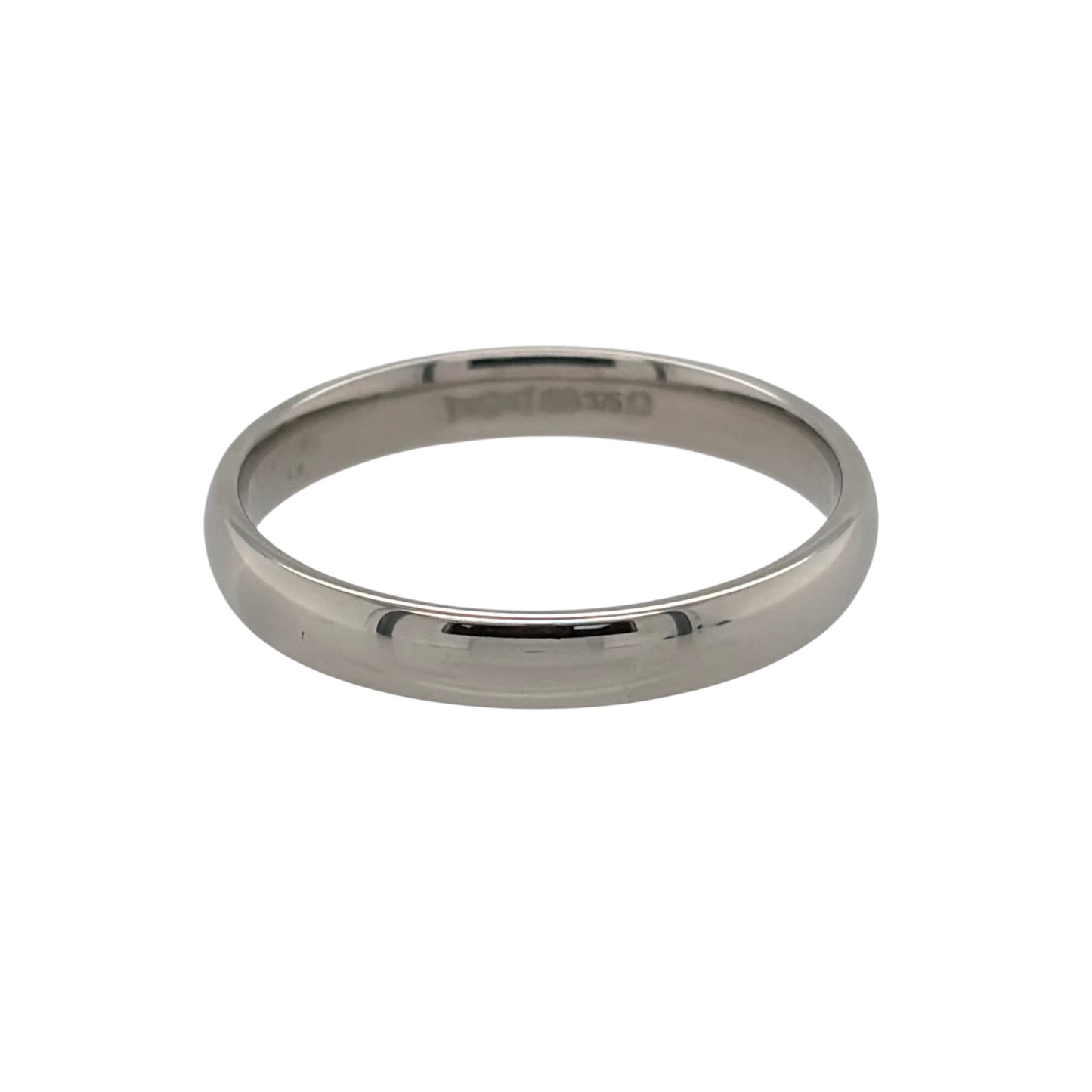 This pre-owned 9ct white gold wedding band ring is a timeless design, featuring a simple 3mm wide profile.

Design: Featuring a classic plain wedding band design, this ring has a simple and timeless finish in 9ct white gold.
Material: Made from 9-carat white gold.
Ring Detail: Band measures approximately 3mm wide.
Size & Weight: Ring size N. Total weight 2.10 grams.

A classic pre-owned 9ct white gold 3mm wedding band ring, perfect as a traditional wedding ring or simple everyday band.