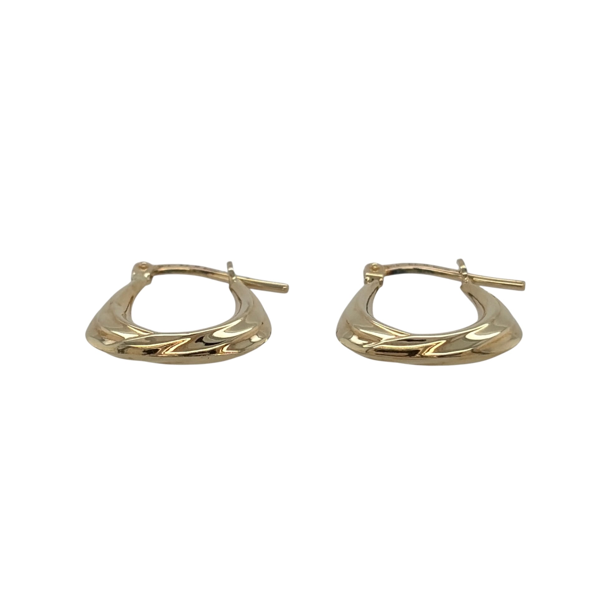 This pre-owned 9ct yellow gold twist-style handbag Creole earrings are a classic design, featuring decorative twisted detailing.

Design: Featuring a traditional handbag Creole shape with twist-style detailing, these earrings have a decorative finish in warm 9ct yellow gold.
Material: Made from 9-carat yellow gold.
Earring Detail: Handbag Creole design with twisted detailing throughout.
Size & Weight: Total combined weight 0.80 grams.