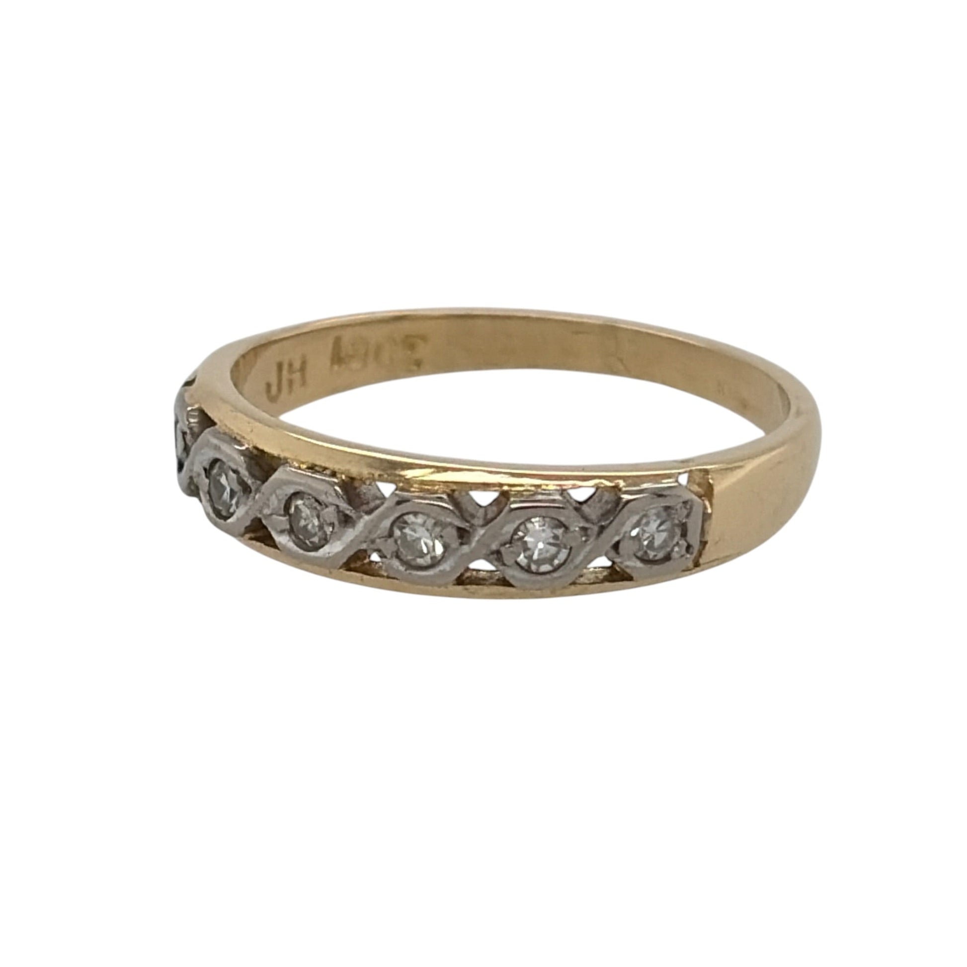 This pre-owned 18ct yellow and white gold diamond band ring is a distinctive two-tone design, featuring five brilliant cut diamonds within a weave twist-style setting.

Design: Featuring a decorative weave twist-style design, this ring combines warm yellow gold with a contrasting white gold diamond setting across the front.
Material: Made from 18-carat yellow and white gold.
Gemstone Detail: Set with five brilliant cut diamonds within the white gold weave twist-style setting.