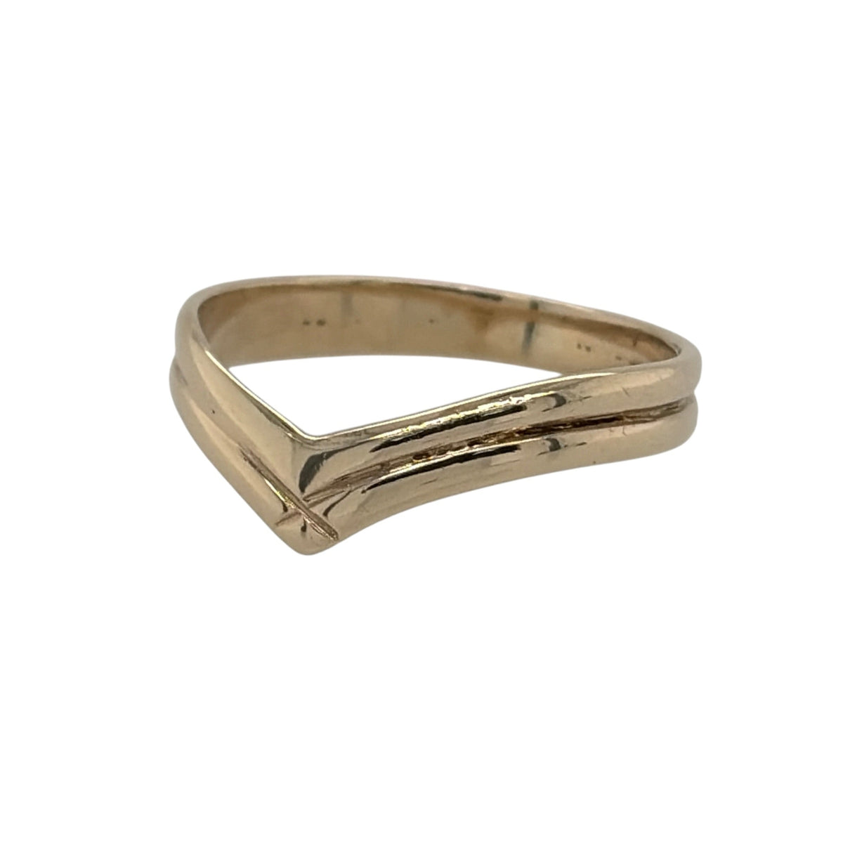 This pre-owned 9ct yellow gold wishbone ring is a classic design, featuring a distinctive curved profile in warm yellow gold.

Design: Featuring a traditional wishbone shape, this ring has a simple curved design finished in warm 9ct yellow gold.
Material: Made from 9-carat yellow gold.
Ring Detail: Wishbone band measures approximately 3.5mm wide.
Size & Weight: Ring size I. Total weight 1.20 grams.