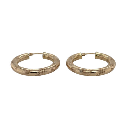 This pre-owned 9ct yellow gold striped hoop Creole earrings are a classic design, featuring decorative striped detailing throughout.

Design: Featuring a traditional hoop Creole shape with striped detailing, these earrings have a bold patterned finish in warm 9ct yellow gold.
Material: Made from 9-carat yellow gold.
Earring Detail: Hoop Creole design with decorative striped detailing.
Size & Weight: Total combined weight 3.20 grams.