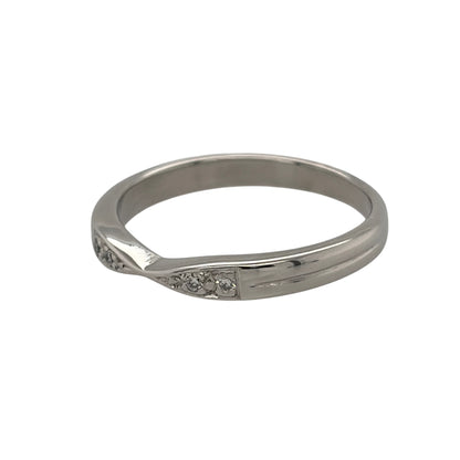 This pre-owned 9ct white gold diamond band ring is a distinctive design, featuring a pinched centre profile with diamond detailing.

Design: Featuring a band design that gently pinches in at the centre, this ring is complemented by diamond detailing for a decorative finish.
Material: Made from 9-carat white gold.
Gemstone Detail: Set with diamond detailing across the design.
Ring Detail: The band measures approximately 2.5mm wide and features a pinched-in centre profile.