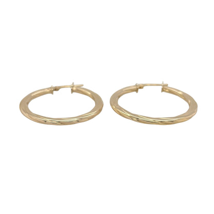 This pre-owned 9ct yellow gold twisted flat hoop Creole earrings are a classic design, featuring a flattened profile with decorative twisted detailing.

Design: Featuring a flat hoop Creole shape with a twisted design, these earrings have a distinctive textured appearance finished in warm 9ct yellow gold.
Material: Made from 9-carat yellow gold.
Earring Detail: Flat hoop Creole design featuring decorative twisted detailing.
Size & Weight: Total combined weight 2.50 grams.
