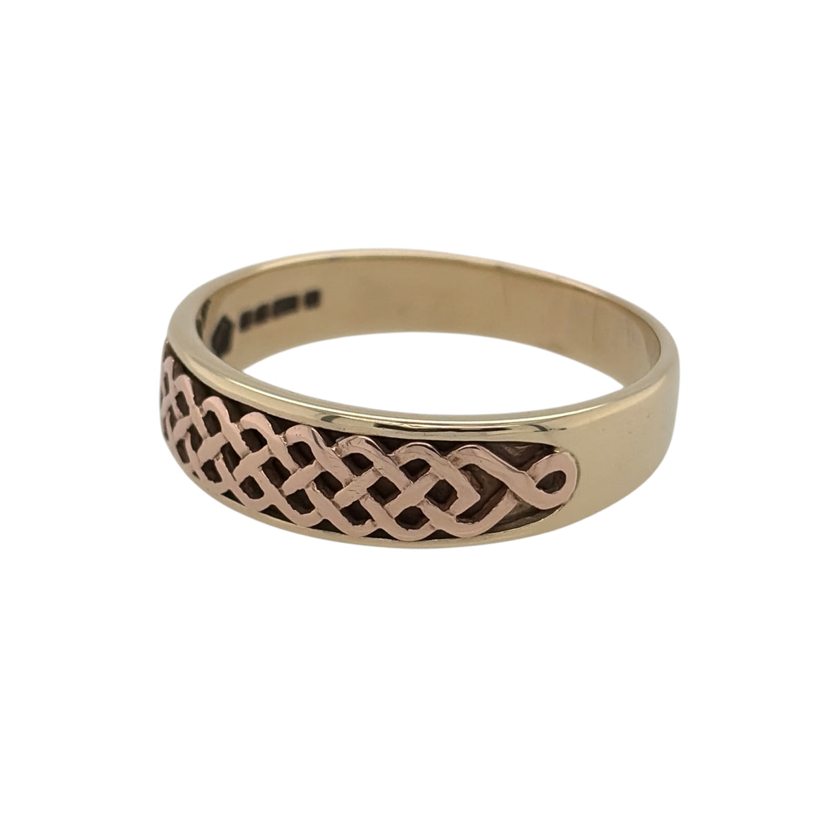 Add a meaningful and elegant piece to your jewellery collection with this pre-owned 9ct yellow and rose gold Clogau Lady Guinevere Celtic band ring, combining heritage-inspired design with a refined finish—perfect for everyday wear or special occasions.

Design: The ring features a Celtic-inspired band design from the Lady Guinevere collection, showcasing intricate detailing that symbolises eternity and connection.