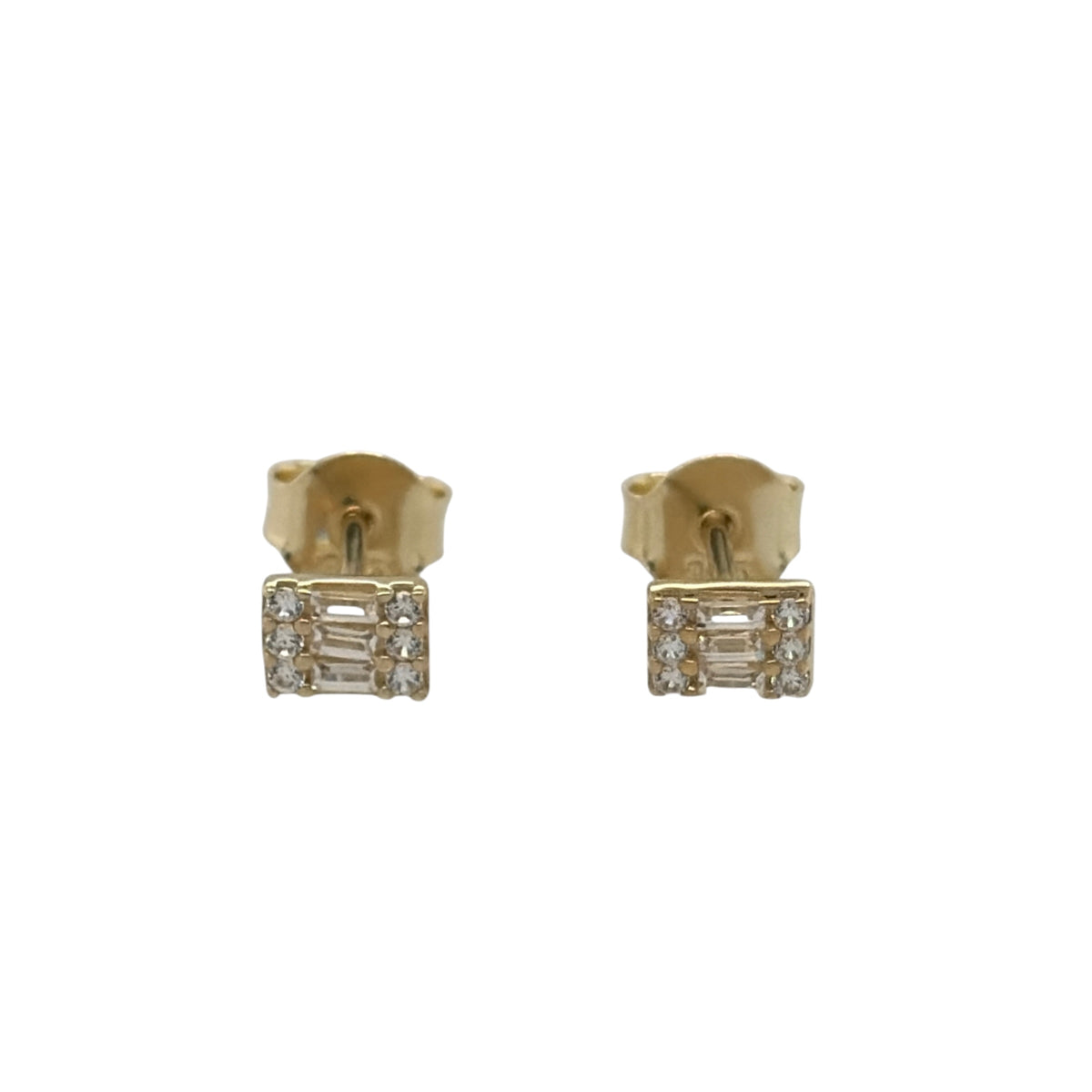 New 9ct Yellow Gold &amp; Cubic Zirconia Rectangle Cluster Stud Earrings with the weight 0.70 grams and the face of the stud is 4mm by 5mm
