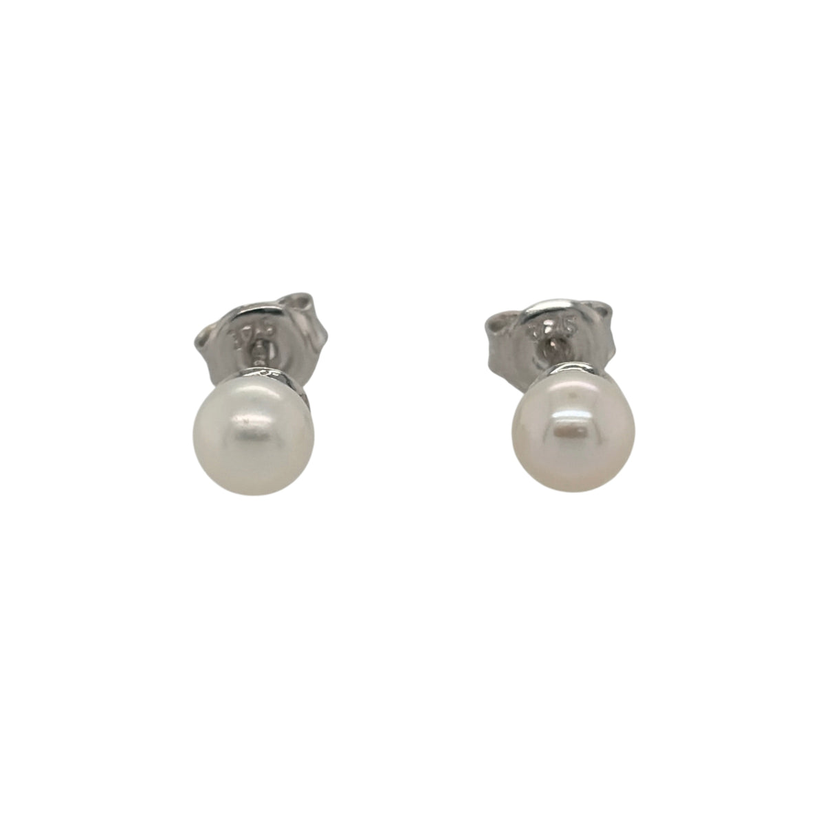 New 9ct White Gold &amp; Pearl Stud Earrings with the weight 0.90 grams and the pearl diameter is 4mm