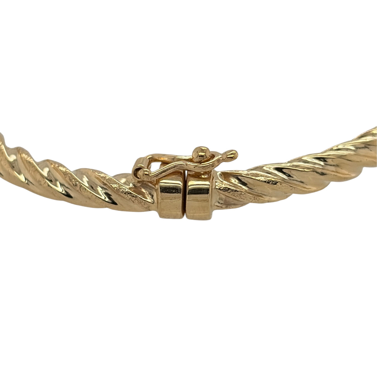 New 9ct Yellow Gold Twisted Hinged Bangle with the weight 3.90 grams and diameter 6.5cm. The bangle width is approx 4mm