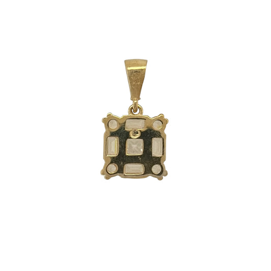New 9ct Gold &amp; Cubic Zirconia Cluster Square Pendant with the weight 1 gram. The pendant is approx 1.5cm by 0.9cm including the bail