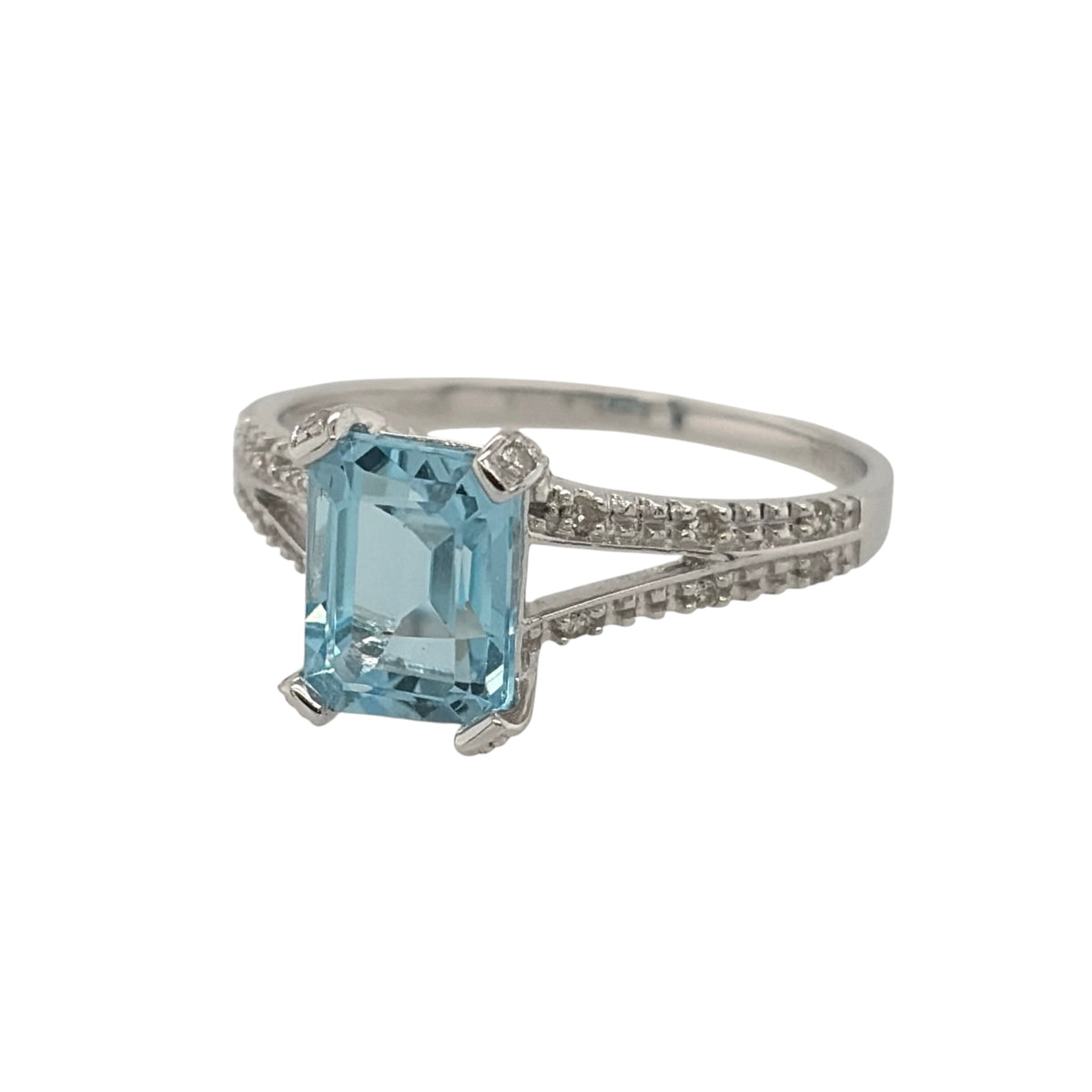 New 9ct White Gold Diamond &amp; Blue Topaz Ring in various sizes with the approx weight 2.40 grams. There is approximatley 0.16ct of diamond content in the ring has approximate clarity i2-i3 and colour H - I