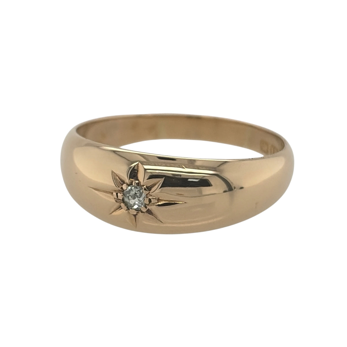 This pre-owned 18ct yellow gold diamond Chester hallmarked band ring is a distinctive antique design dating from approximately the 1900s, featuring a diamond within a decorative starburst setting.

Design: Featuring a traditional wide band design, this antique ring has a diamond set within a decorative starburst-style setting in warm 18ct yellow gold.
Material: Made from 18-carat yellow gold and featuring a Chester hallmark.
Gemstone Detail: Set with a diamond within a distinctive starburst-style setting.