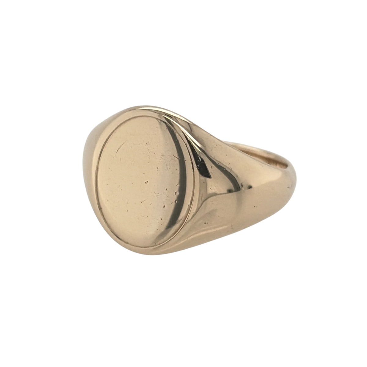This pre-owned 9ct yellow gold plain oval signet ring is a timeless design, featuring a smooth oval face with a classic profile.

Design: Featuring a traditional oval signet-style design, this ring has a plain polished face finished in warm 9ct yellow gold.
Material: Made from 9-carat yellow gold.
Ring Detail: The oval front of the ring measures approximately 12mm high.
Size & Weight: Ring size H. Total weight 4.20 grams.